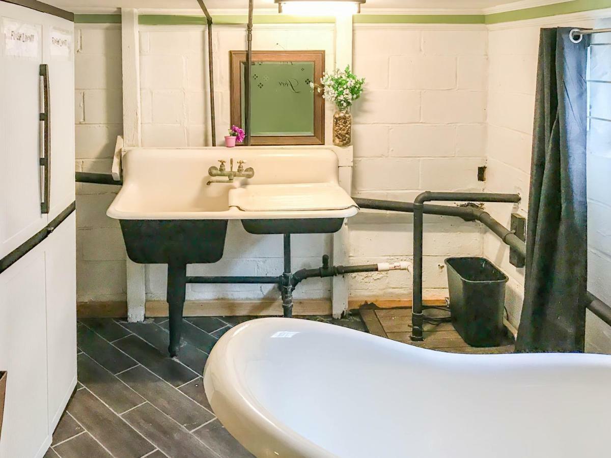 Co-Ed Dorm With Fantastic Patio! Apartment Ewing Bagian luar foto